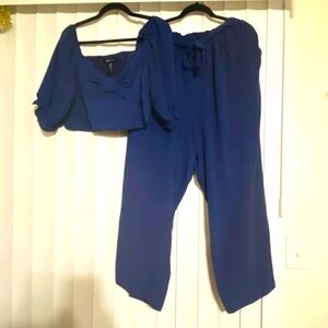 BCBG Paris Two Piece 2 Crop Top Blue Flowy Feminine Pregnant Casual